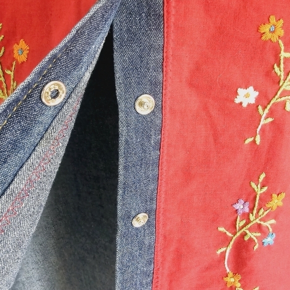 Carole Little 90's Button Down Floral Embroidery Denim Color Block Women's Shirt - Picture 4 of 6